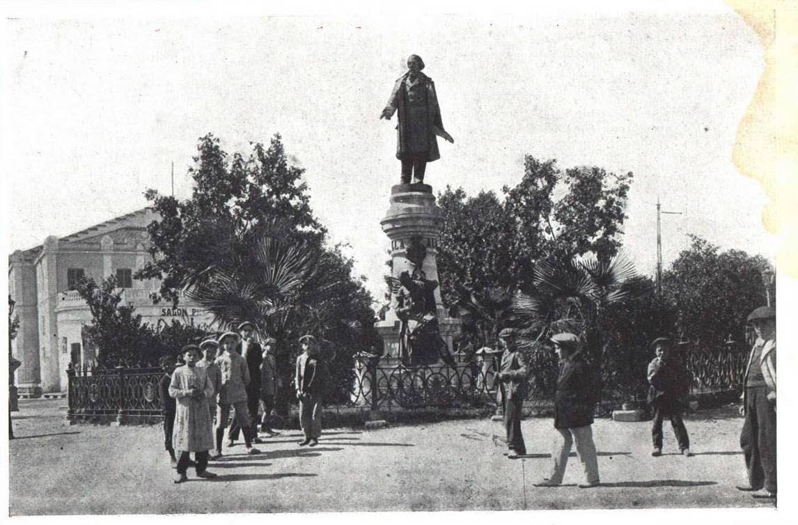 Estatua de José Zorrilla, inaugurada el 14 de septiembre de 1900.