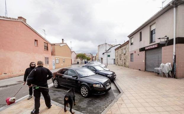 El vecino que avisó a la Policía: «Con el golpe que le dio, yo la vi muerta»