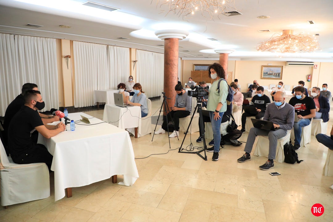 Momento de la rueda de prensa de Piojo