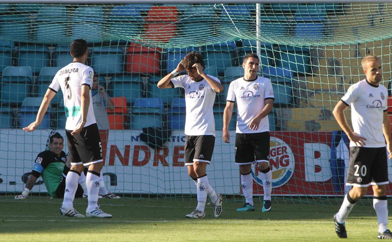 Un encuentro de la desaparecida UD Salamanca en el Helmántico. 