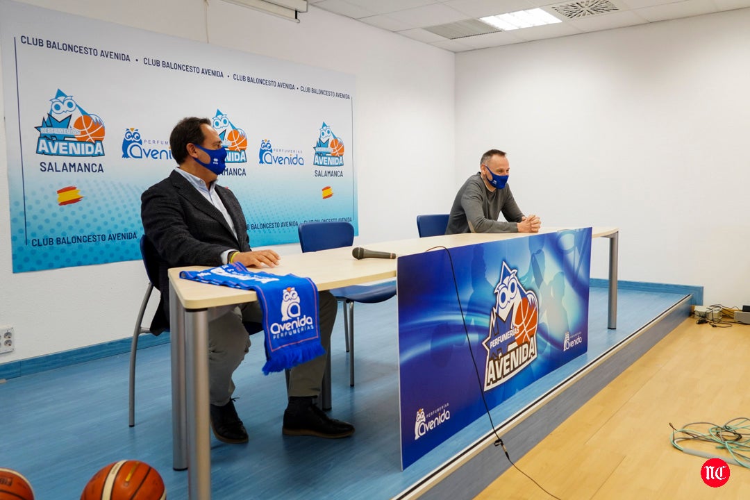 Acto de presentación de las jugadoras de Avenida.