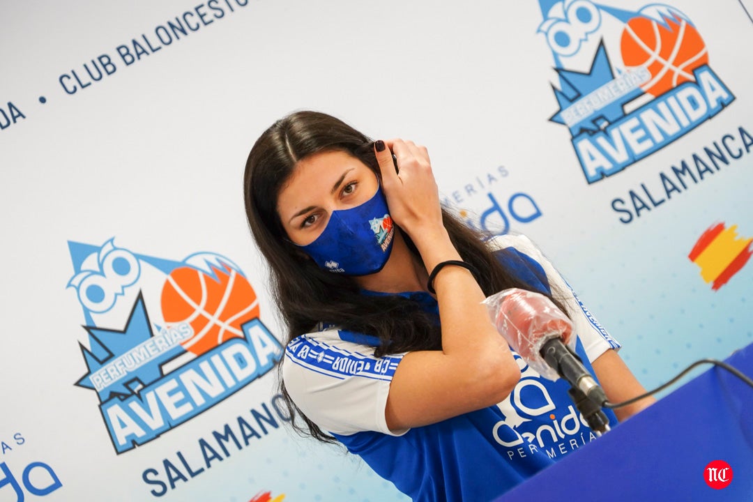 Acto de presentación de las jugadoras de Avenida.