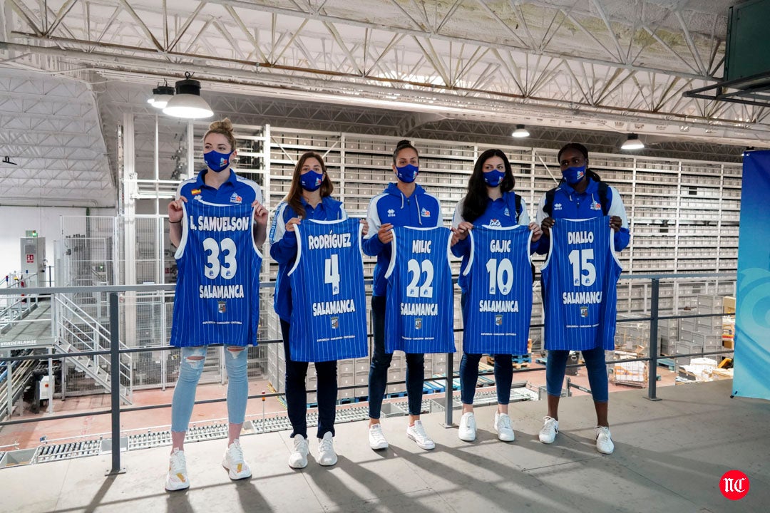 Acto de presentación de las jugadoras de Avenida.