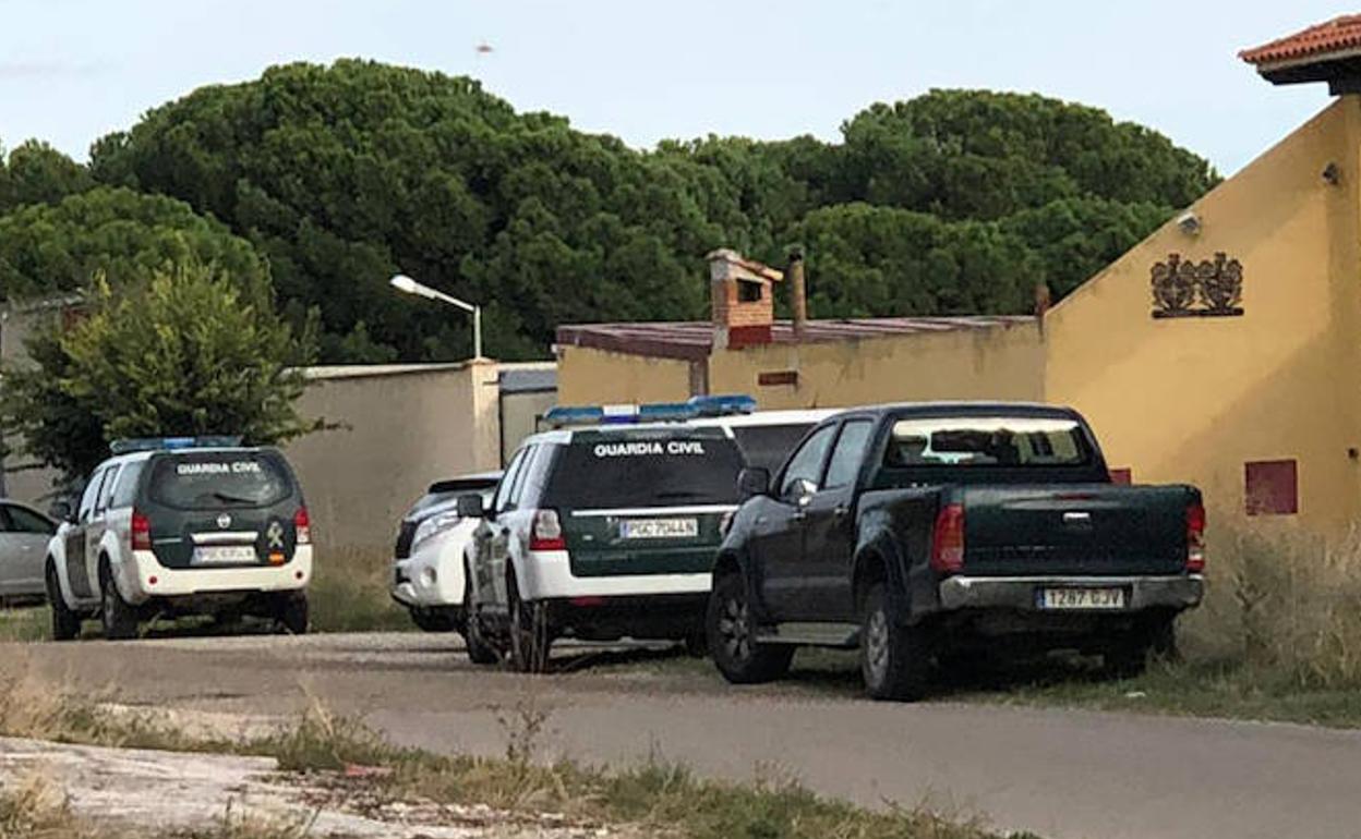 Operación de la Guardia Civil en Portillo, el jueves por la tarde.