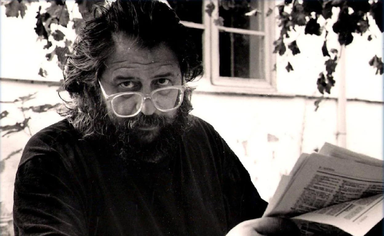 El poeta Tomás Salvador, en un fotograma del documental. 