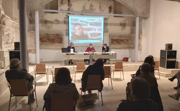 Presentación del libro en el salón de actos de la Biblioteca Pública de Zamora