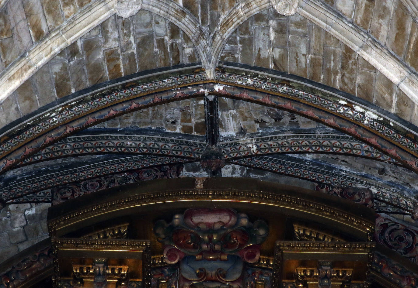 El histórico templo de San Miguel, en peligro. 