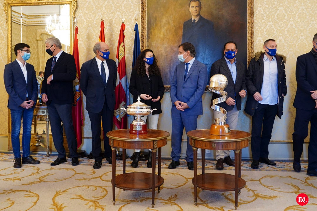 Recepción en el Ayuntamiento de Salamanca al Perfumerías Avenida