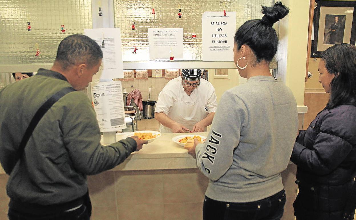 Personal de otros centros cubre la cuarentena de toda la plantilla del comedor social de Segovia