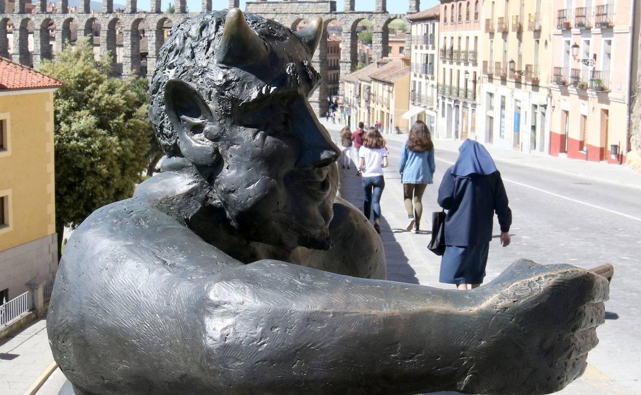 Estatua del diablillo de Segovia. 