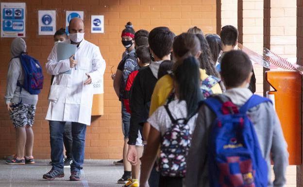 En cuarentena diez nuevas aulas en Castilla y León por covid-19