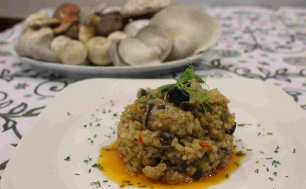 En temporada micológica las setas reivindican su presencia en platos como el arroz 