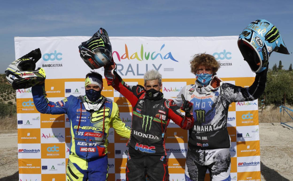 Santolino, primero por la izquierda, en el podio. 