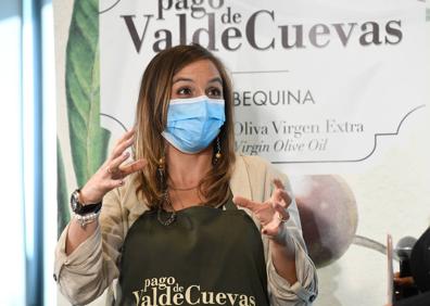 Imagen secundaria 1 - Arriba, el productor de quesos Ricardo Miranda, de Las Cortas de Blas; Abajo a la iquierda, Sara Brezmes, de Aceite Pago de Valdecuevas; y 