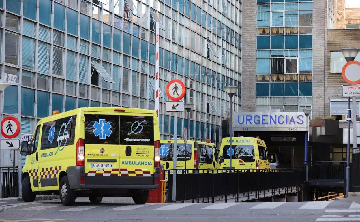 Ambulancias en el Virgen de la Vega.