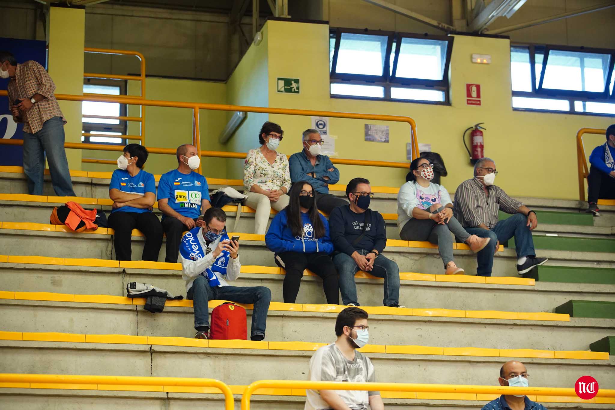 Aficionados del CB Perfumerías Avenida