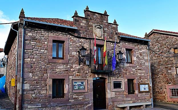 Edificio del Ayuntamiento de Brañosera. 
