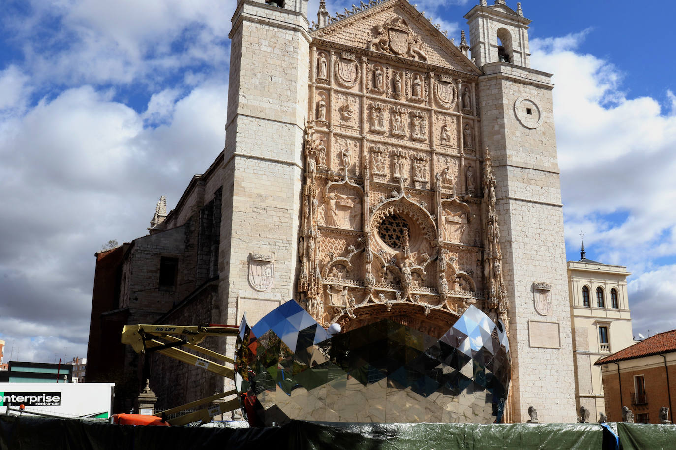 Fotos: Instalación de &#039;Universo de luz&#039; de Cristóbal Gabarrón, en la plaza de San Pablo de Valladolid