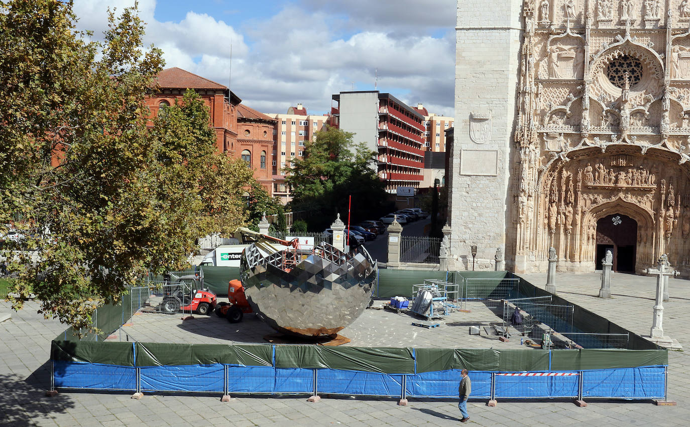 Fotos: Instalación de &#039;Universo de luz&#039; de Cristóbal Gabarrón, en la plaza de San Pablo de Valladolid