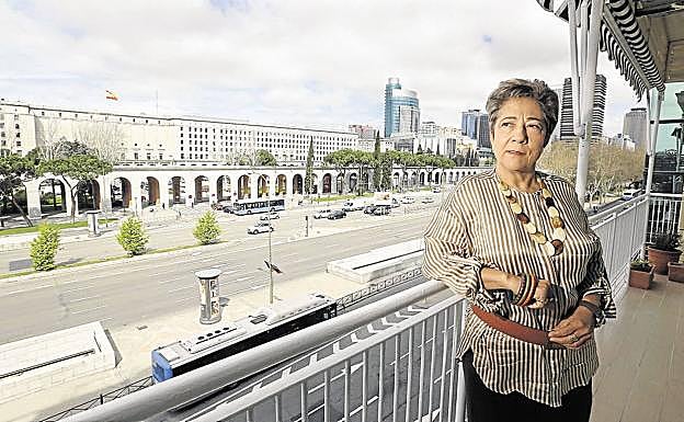 Araceli Mangas, en casa en el paseo de la Castellana de Madrid.