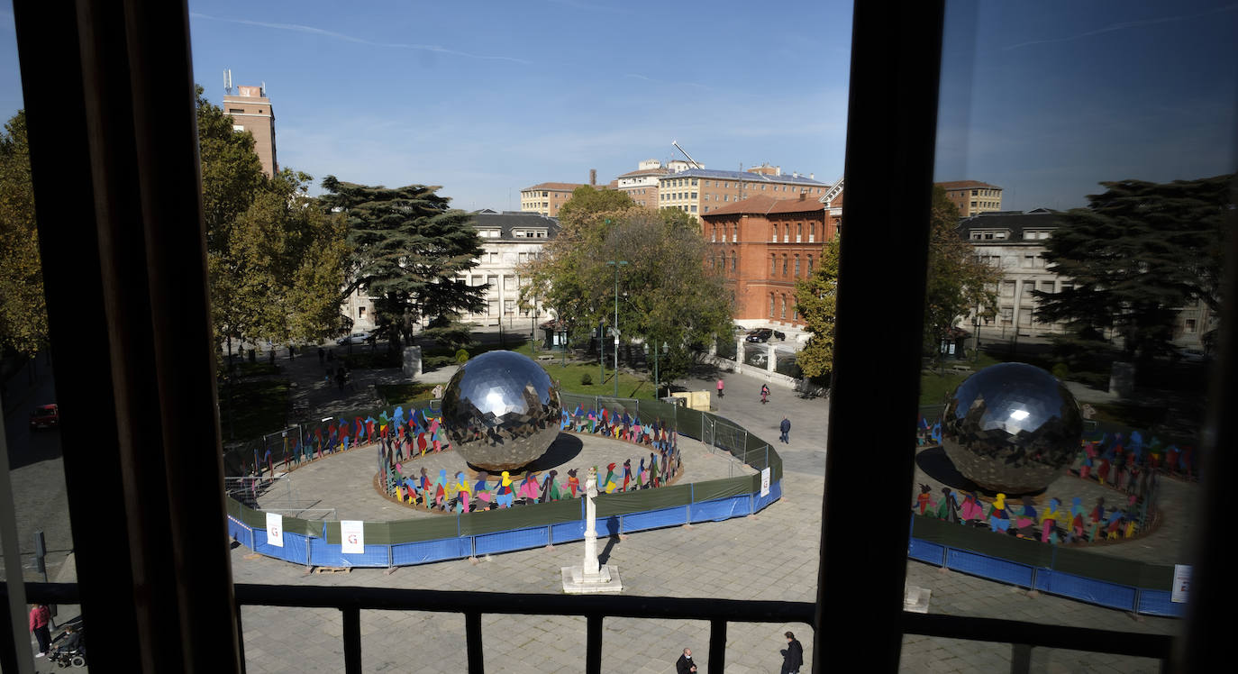 Fotos: &#039;Universo de luz&#039; de Cristóbal Gabarrón, en la plaza de San Pablo de Valladolid