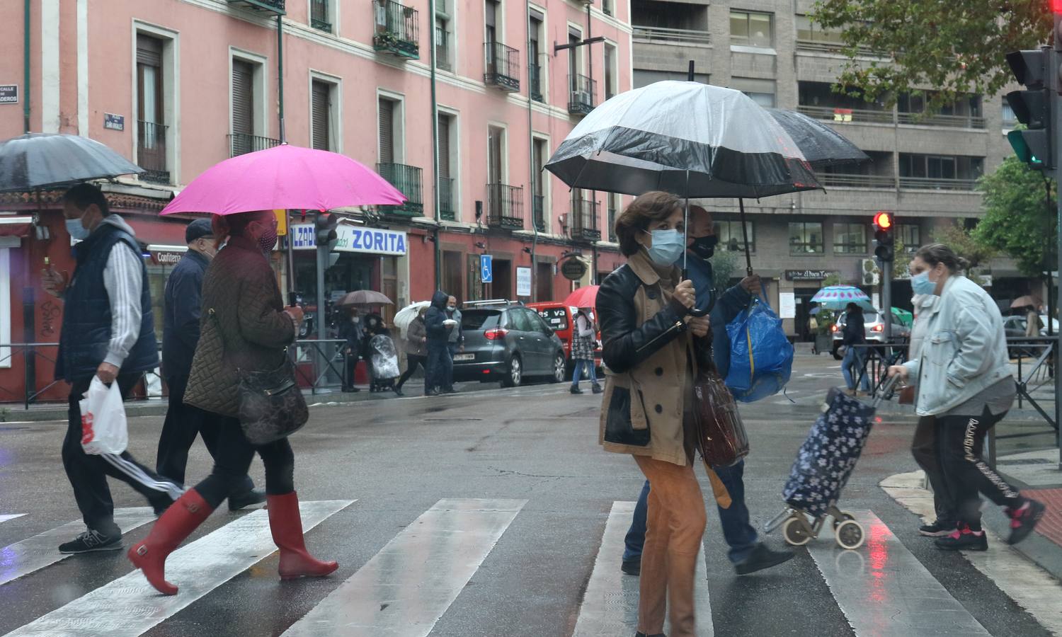 Fotos: Día de lluvia en Valladolid por el paso de la borrasca &#039;Bárbara&#039;