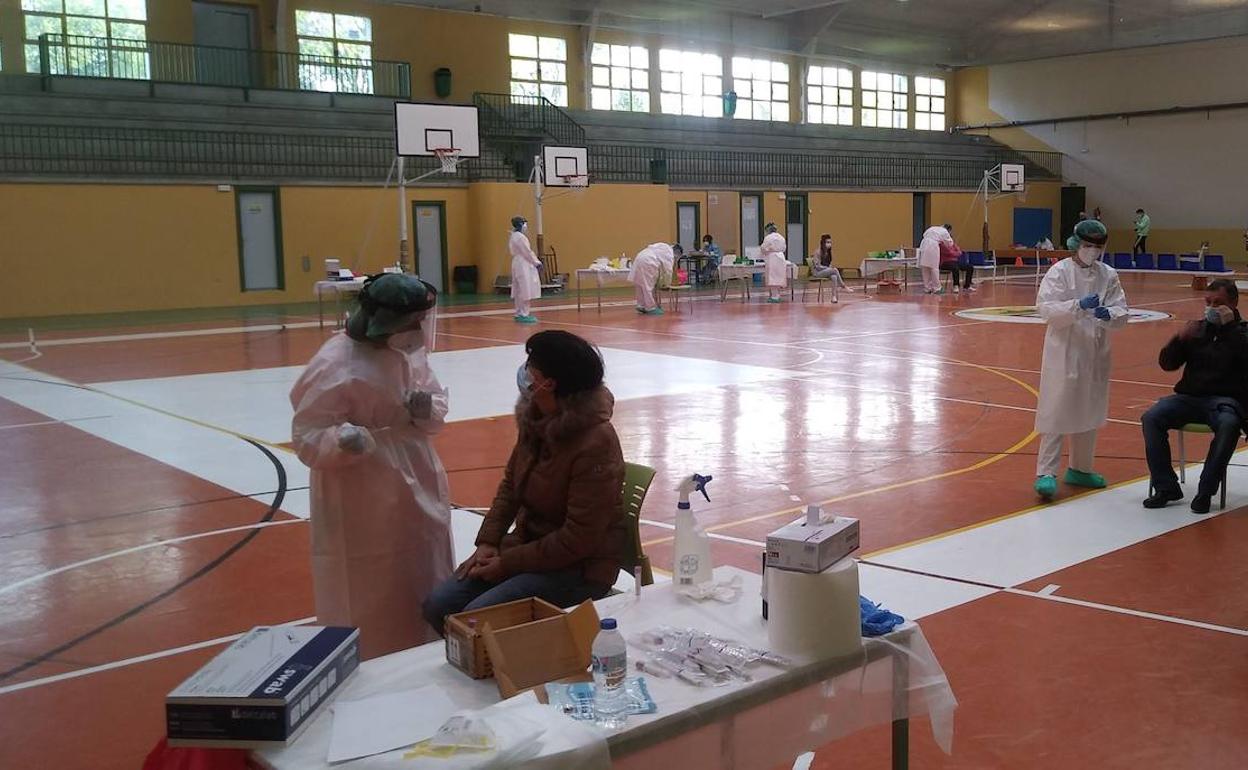 Realización de test PCR masivos en Pedrajas de San Esteban.