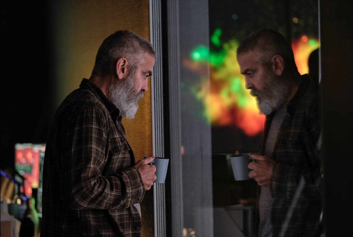 George Clooney, en un fotograma de 'El cielo de medianoche'. 