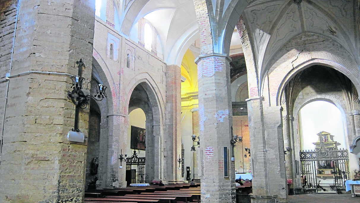 Interior del templo de San Miguel, que sorprende por su magnitud y belleza. 