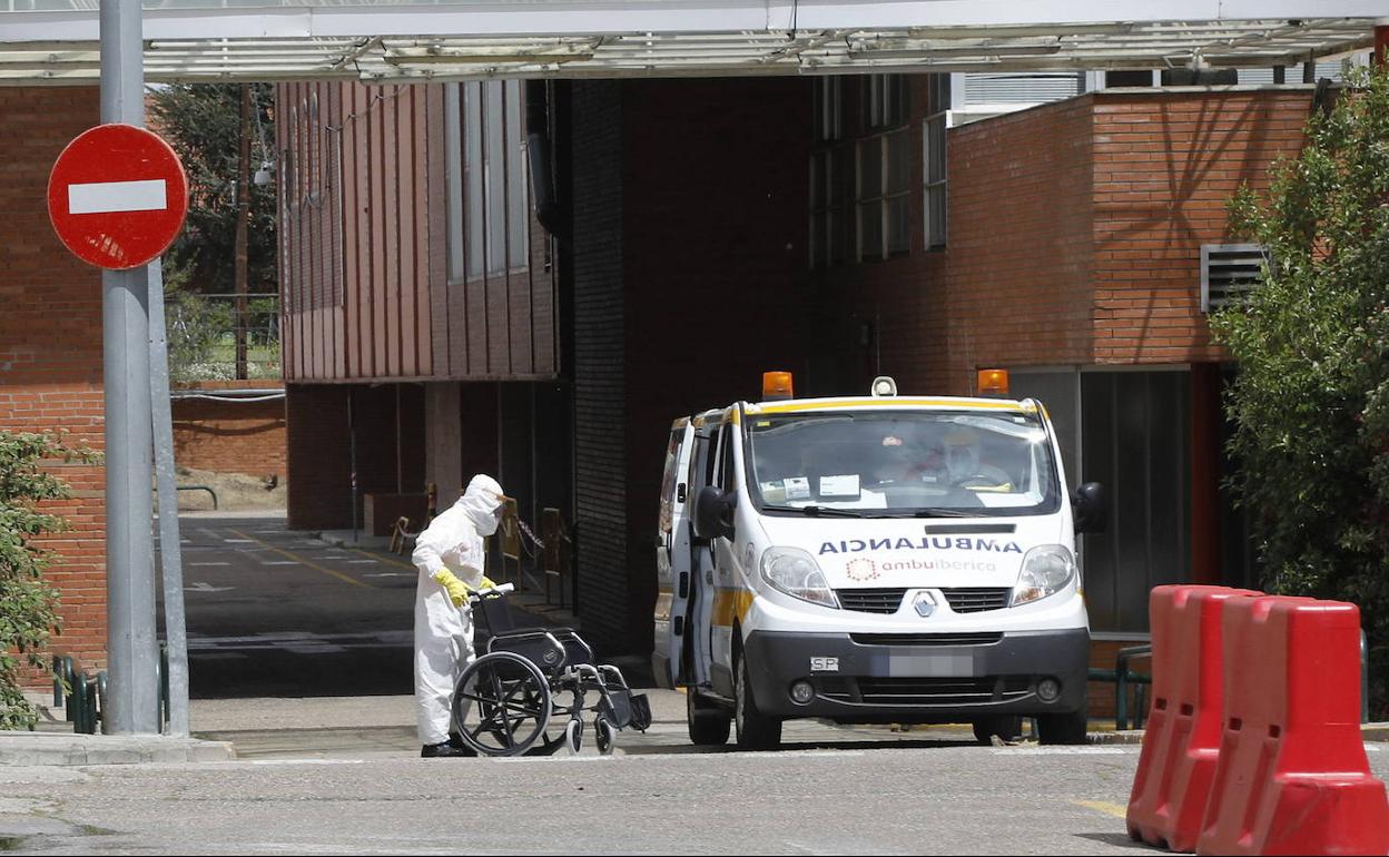 Una ambulancia, en el Hospital Río Carrión en una imagen de archivo.