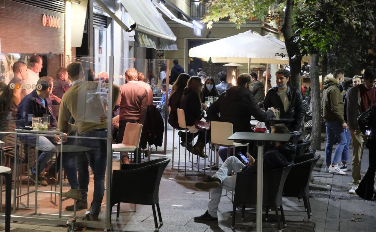 Las terrazas de la plaza de Coca, durante la tarde de este sábado