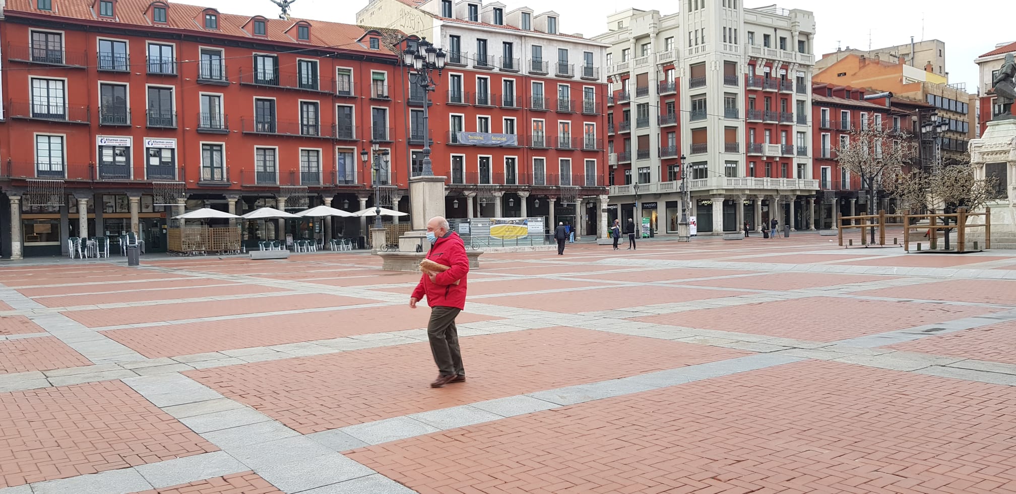 Fotos: Valladolid amanece tras el primer día de toque de queda