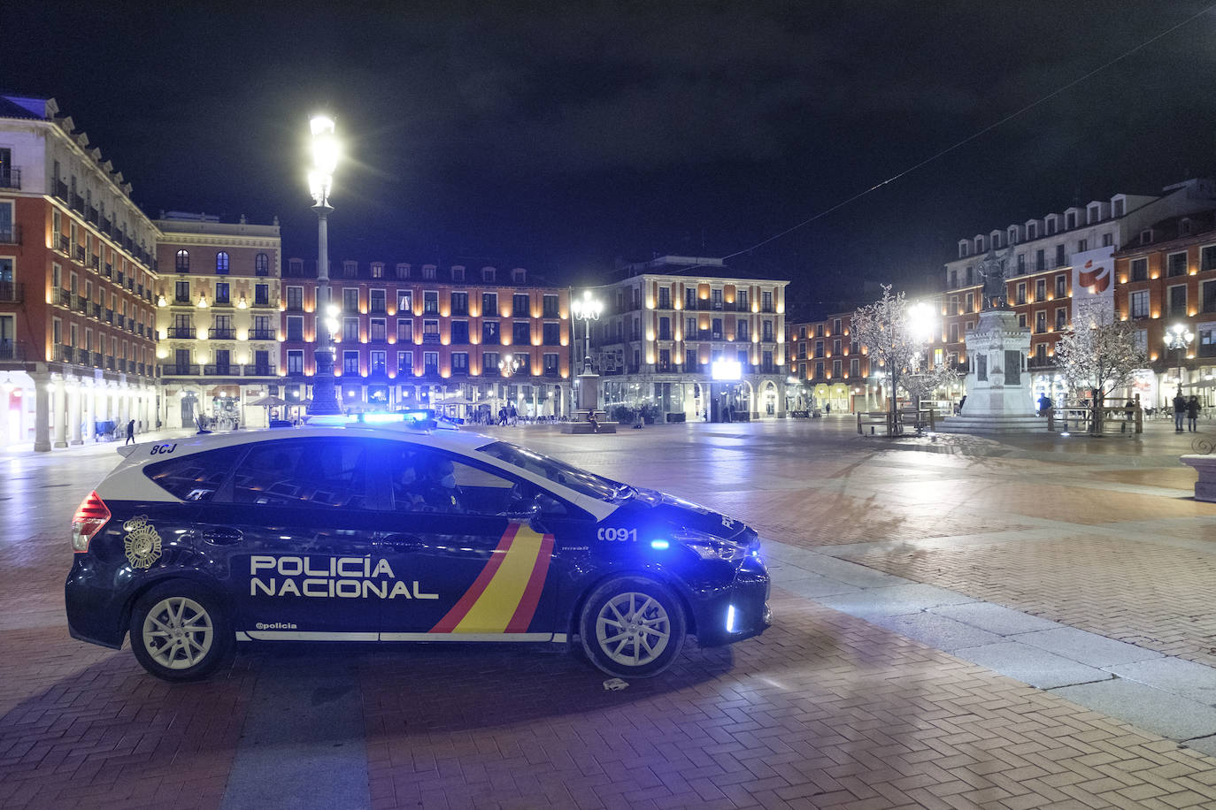 Fotos: Una veintena de denunciados en Valladolid por protestar después de las 22:00 contra el toque de queda