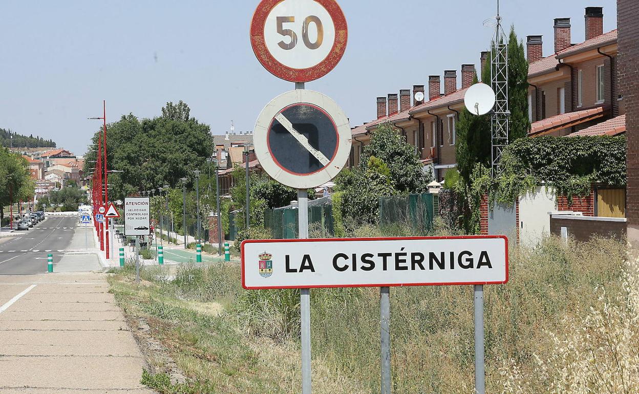 Uno de los accesos a La Cistérniga, en una imagen de archivo. 