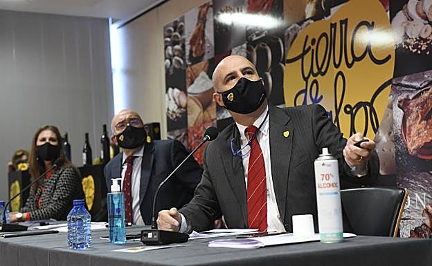Gemma Martín, Jesús Julio Carnero y Jorge Llorente, durante la rueda de prensa en el Itacyl. 