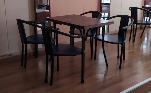 La mesa de la cafetería en la que Luis solía jugar la partida antes de la pandemia. 