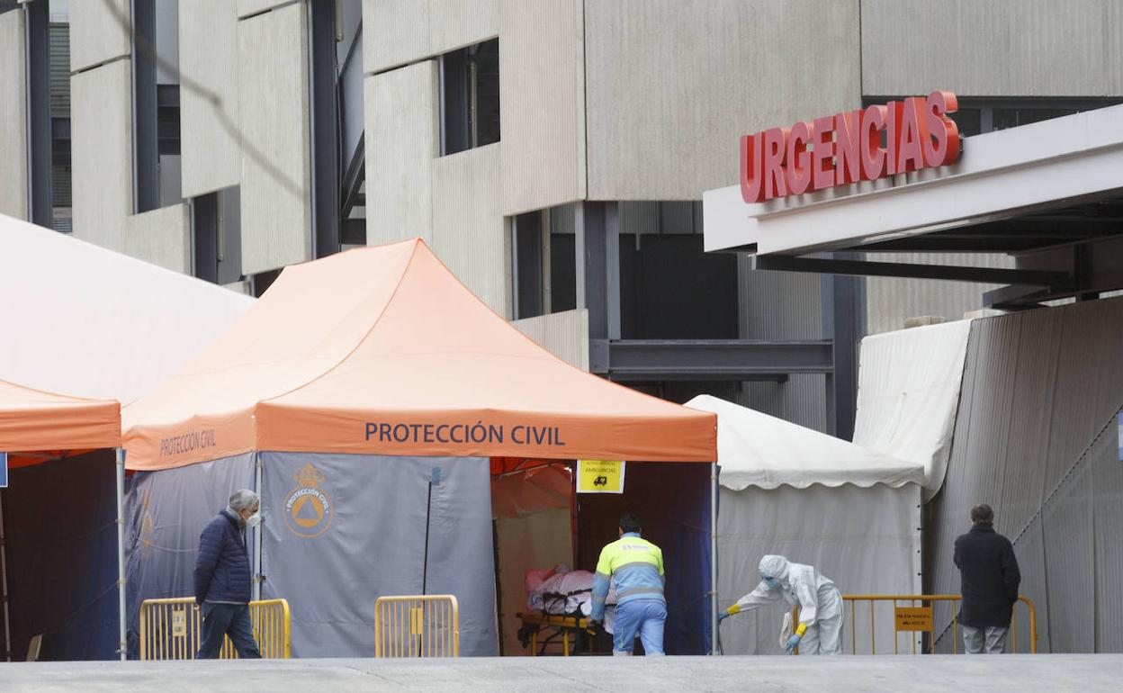 Entrada a la zona de Urgencias delHospital Clínico de Valladolid 