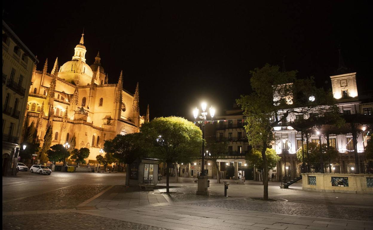 Plaza Mayor de Segovia durante el toque de queda este fin de semana.