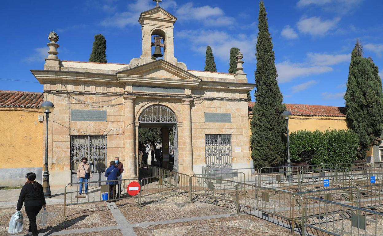 Entrada al cementerio de Salamanca.