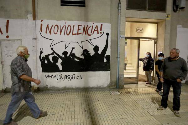 Fotos: La concentración contra las medidas anticovid acaba en batalla campal en Gamonal