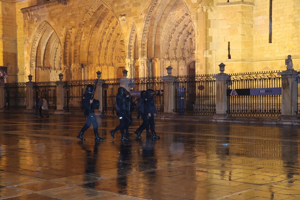 Altercados en la plaza de la Catedral. 