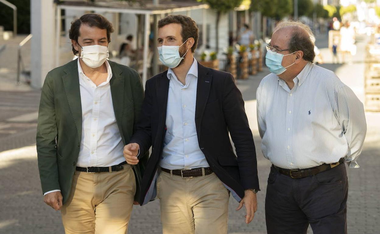 Alfonso Fernández Mañueco, Pablo Casado y Juan Vicente Herrera, en un reciente encuentro en Castilla y León.