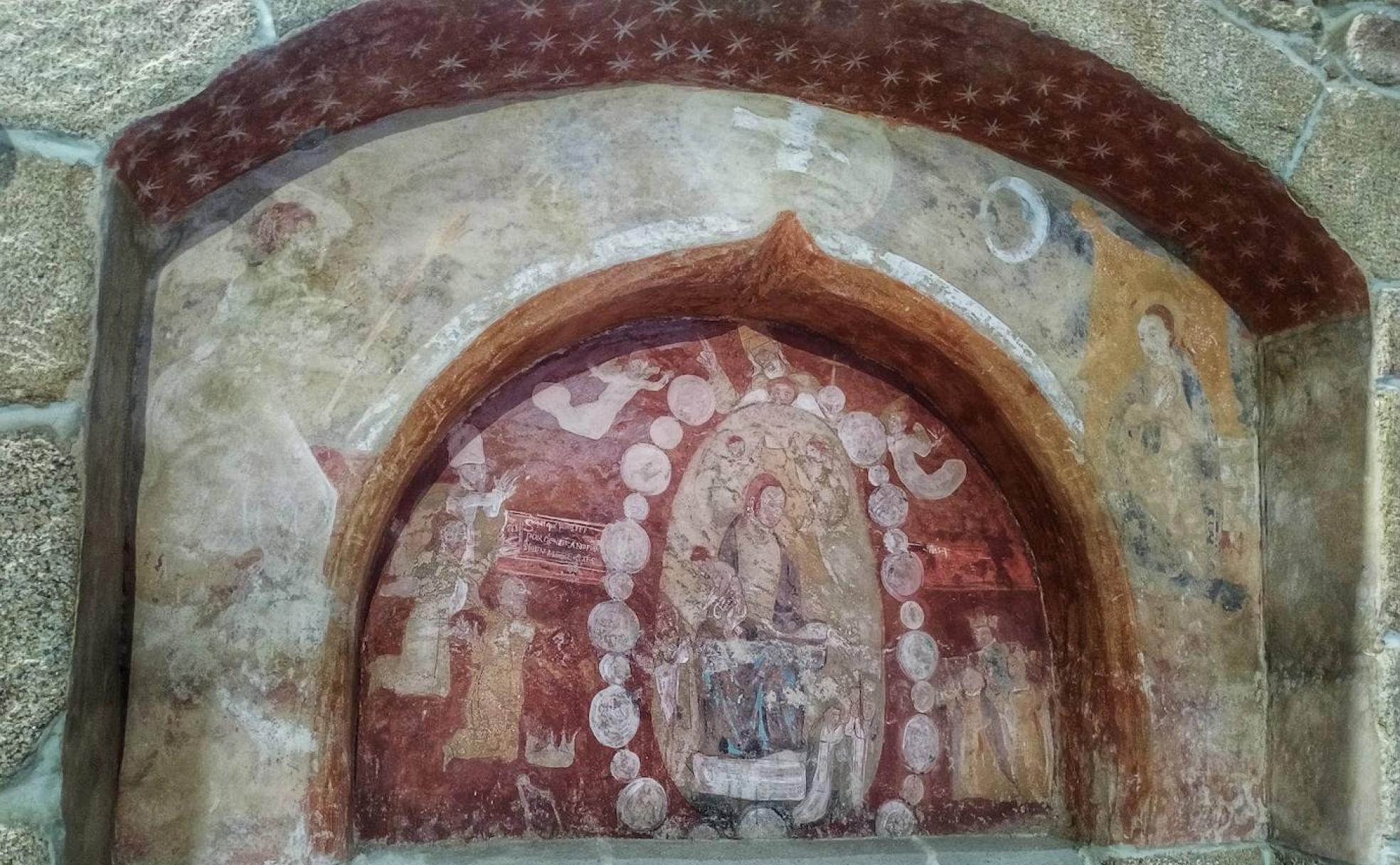 Pinturas murales que pueden verse en la iglesia de San Julián Mártir de El Manzano, pertenecientes al siglo XVI. 