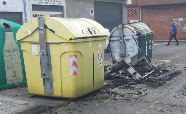 Contenedores quemados en San Andrés.