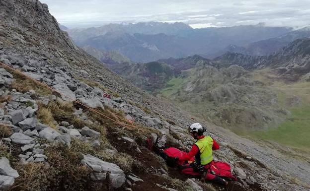 Rescate en Peña Ten, en León el pasado domingo. 