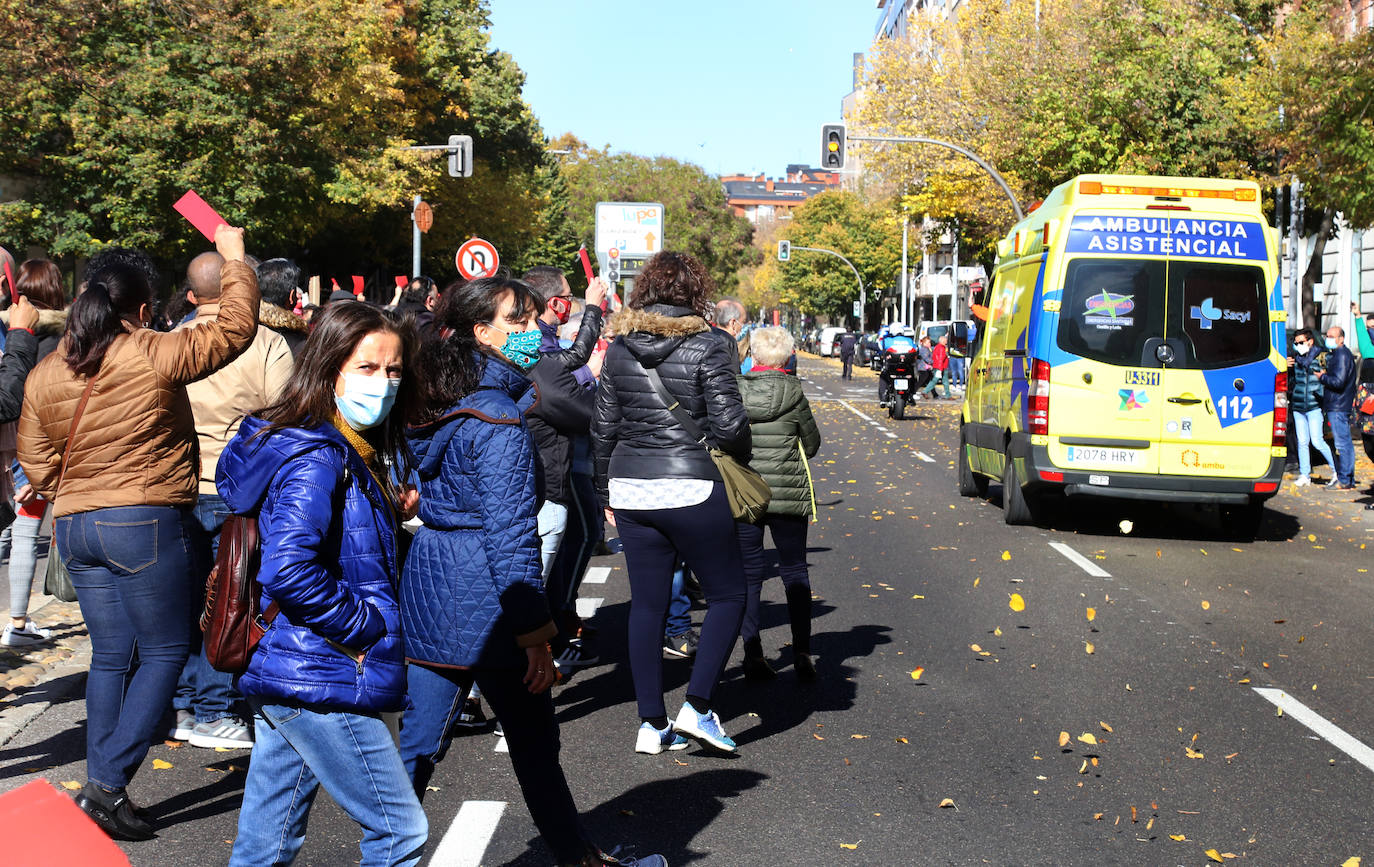 Los hosteleros palentinos han tomado las calles de Palencia para protestar por la situación crítica que vive el sector. 