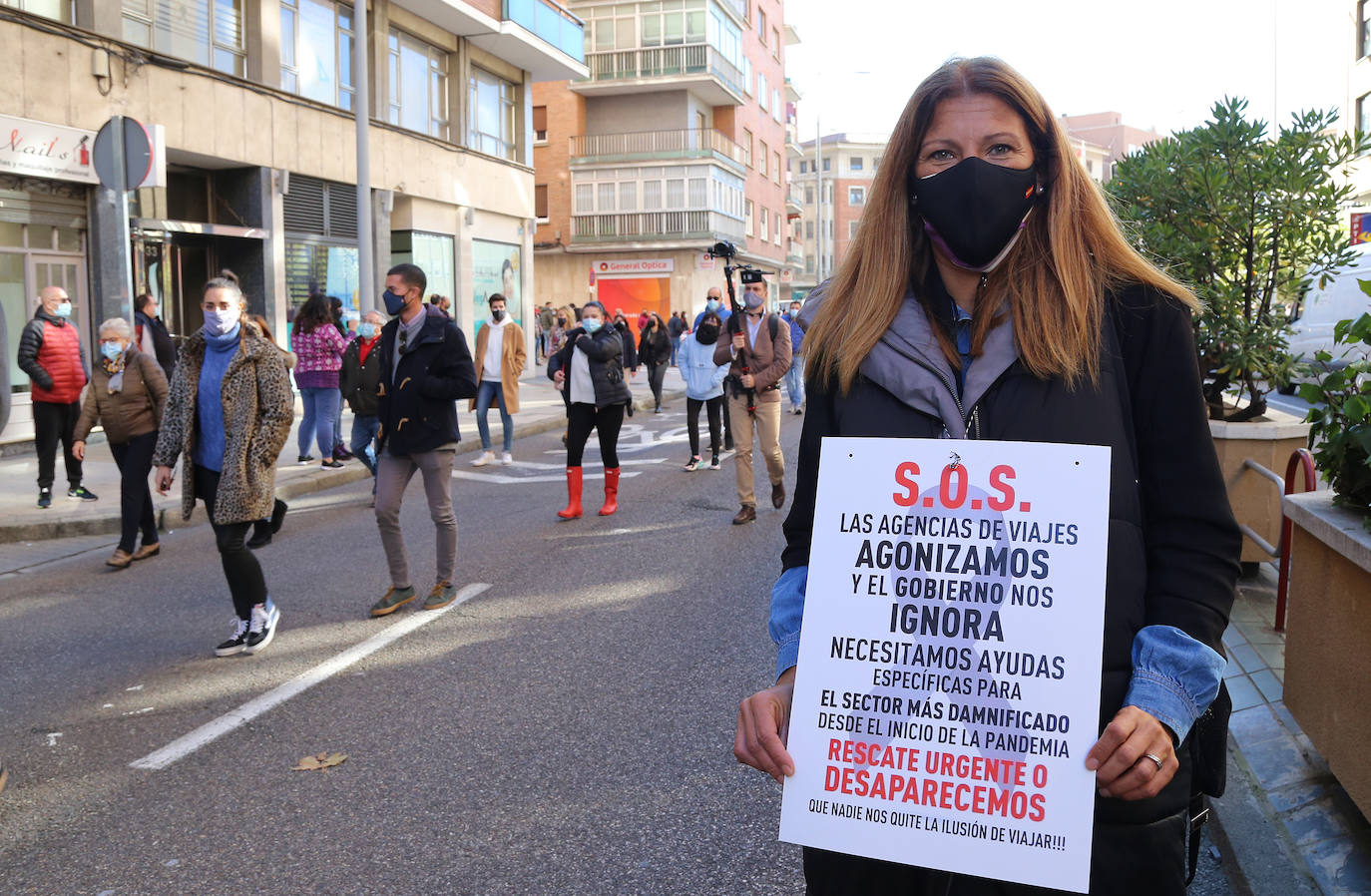 Los hosteleros palentinos han tomado las calles de Palencia para protestar por la situación crítica que vive el sector. 