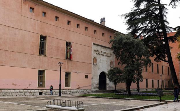 Entrada a la actual Biblioteca Pública de Castilla y León.