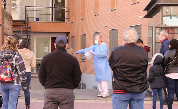 Sacyl recurrirá ahora a médicos jubilados que se ofrecieron como voluntarios hace meses