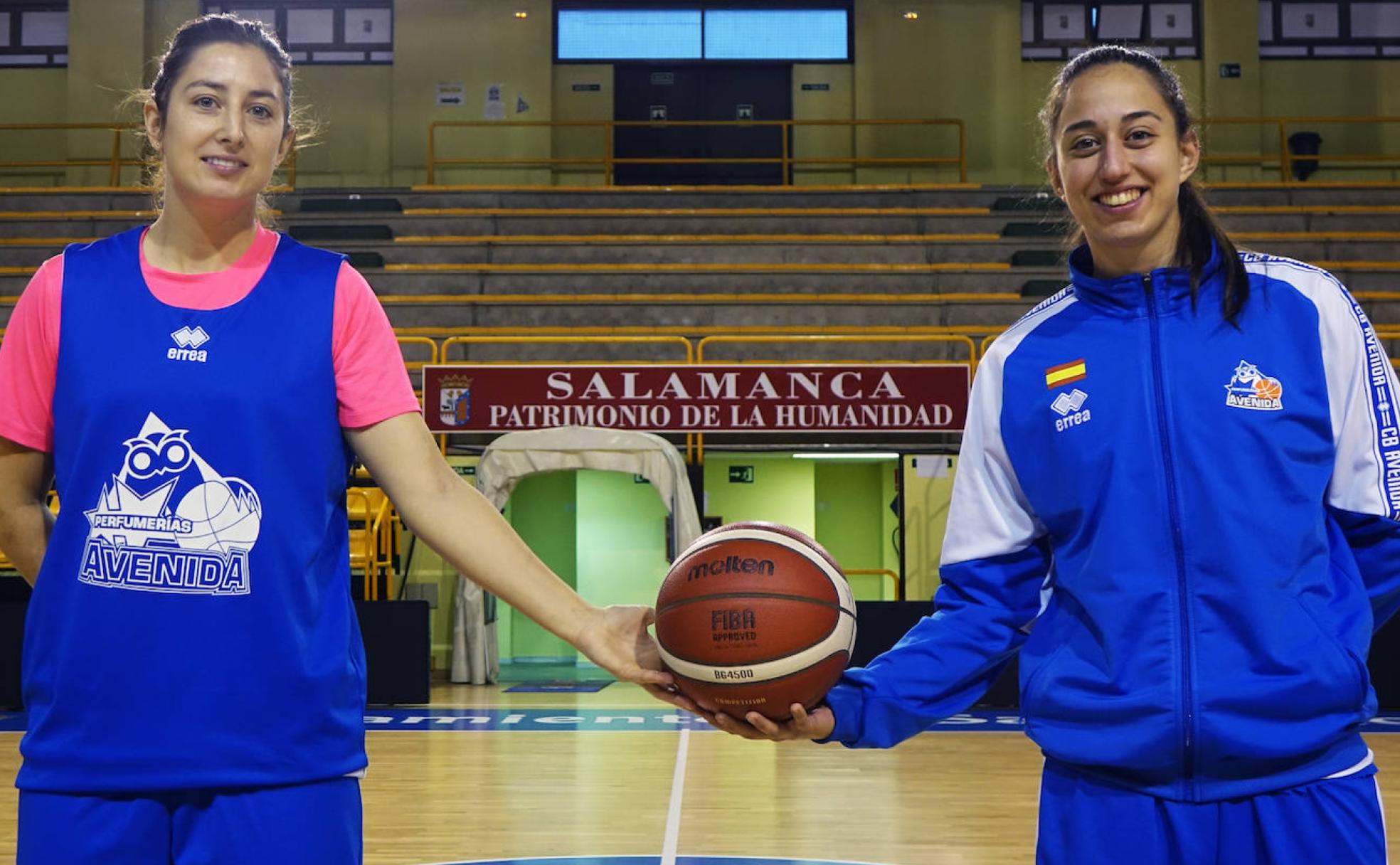 Leo Rodríguez y Maite Cazorla posan ayer en el pabellón de Würzburg.